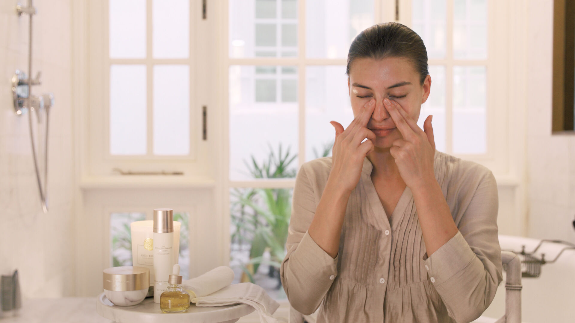 /Magazine/2020/skin/2020-02-25_Get that Radiant Glow with Facial Yoga.jpg